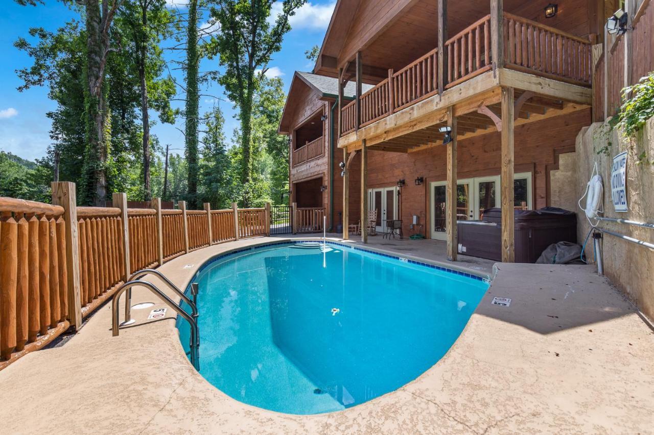 Smoky Mountain Splash Gatlinburg Exterior photo